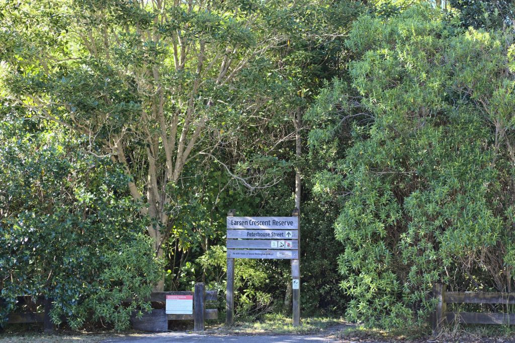 Larsen Crescent Reserve Entrance