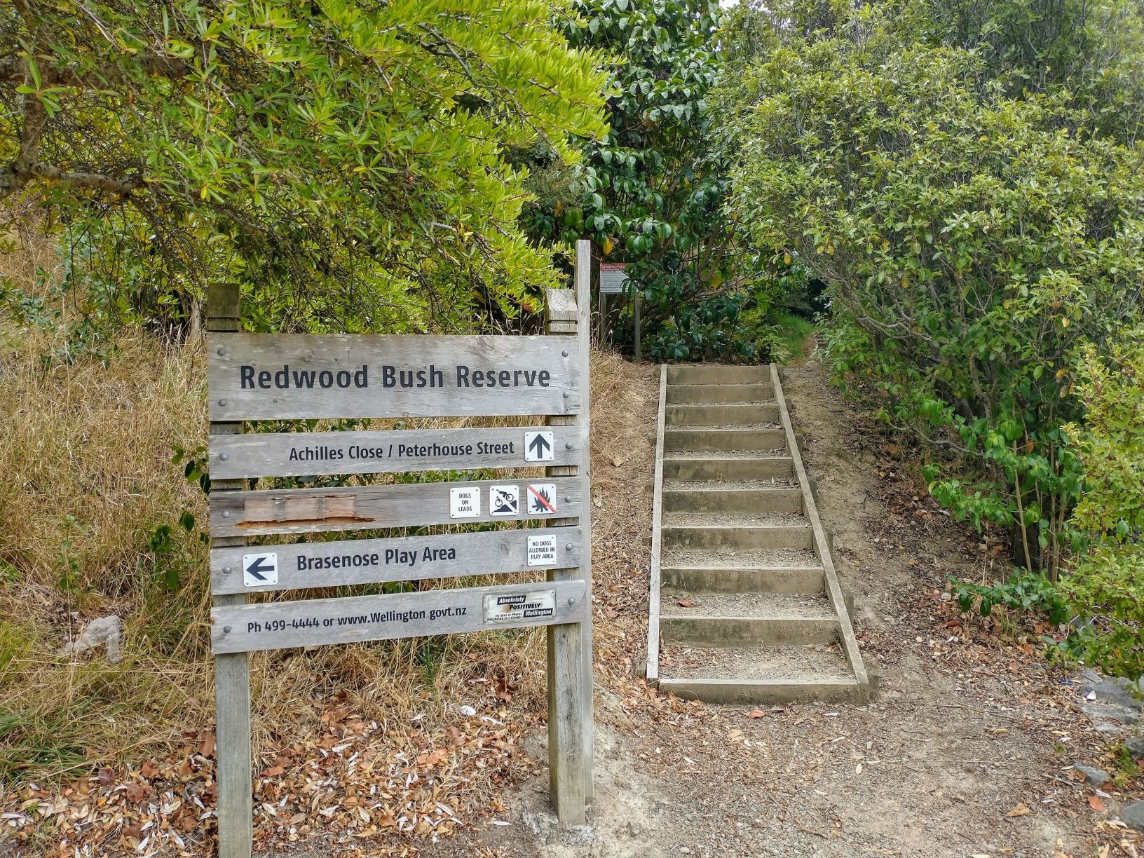 Photo of the Redwood Bush Reserve Entrance Sign on Peterhouse Street | Friends of Tawa Bush Reserves